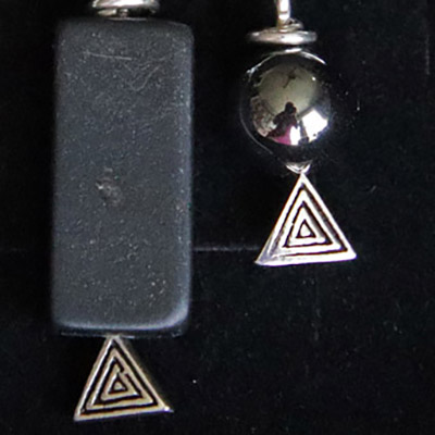 Triangle pin